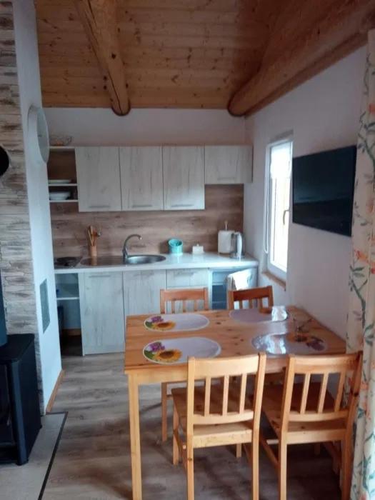 Domek W Bieszczadzkim Sadzie Bobrka Esterno foto