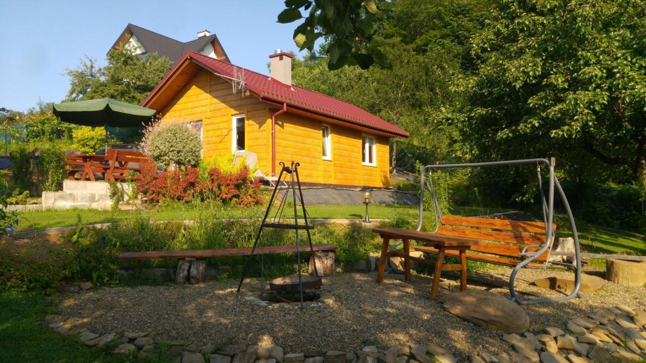 Domek W Bieszczadzkim Sadzie Bobrka Esterno foto