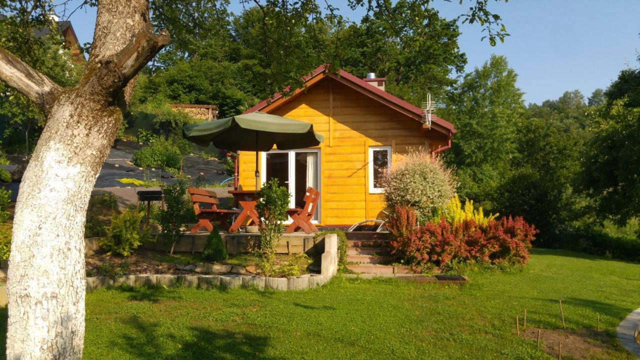 Domek W Bieszczadzkim Sadzie Bobrka Esterno foto